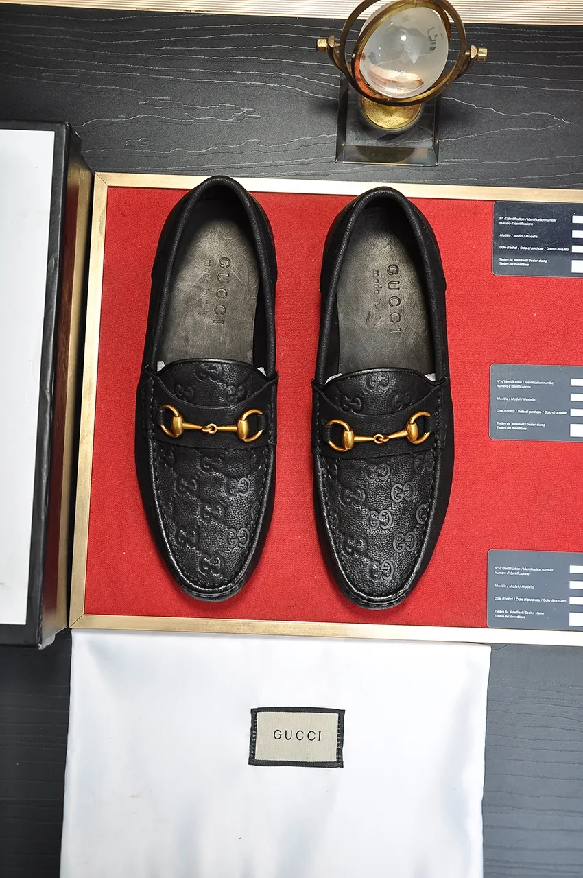 Men's shoes💰500💶Italy's top luxury men's shoe giant (GUCCI) (Gucci) (full cowhide lining) new arrival🍃Original European style🔰 Pleasant to the eye😍In order to make the shoes more durable and non-deformable🌀The production continues to follow traditional methods but there is still no lack of innovation💪Choose original sheepskin for the leather♻️ Smooth and natural And extra bright ⭐Made of imported cowhide, the first choice of rich people 38-45 (45 customized)